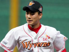 SK 김광현, 시즌 5승…다승 1위 등극 