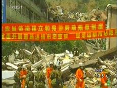 쓰촨성 또 규모 6.4 여진…수백 명 사상 