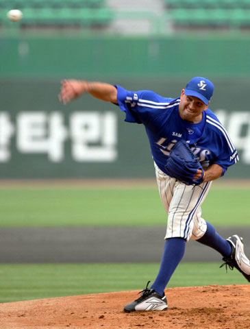 20일 오후 인천 문학구장에서 열린 프로야구 삼성 대 SK의 경기. 삼성 선발투수 오버뮬러가 역투하고 있다. 