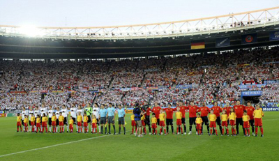 30일(한국시간) 오스트리아 빈 에른스트하펠슈타디온에서 열린 2008 유럽축구선수권대회(유로2008) 결승 스페인과 독일 양팀 선수 라인업. 