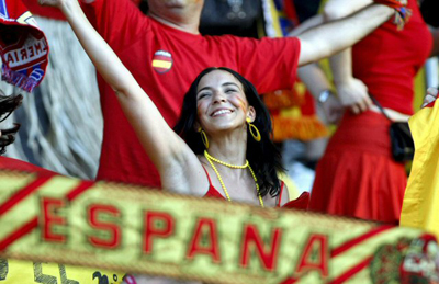 30일(한국시간) 오스트리아 빈 에른스트하펠슈타디온에서 열린 2008 유럽축구선수권대회 스페인을 응원하는 미모의 여성 축구팬. 