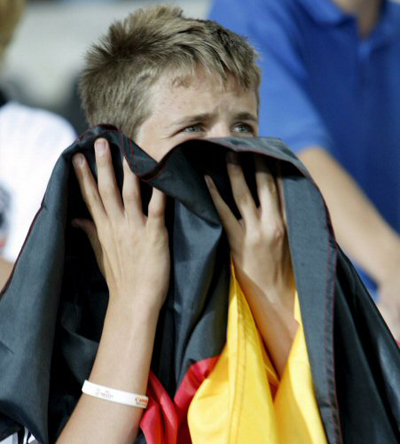 30일(한국시간) 오스트리아 빈 에른스트하펠슈타디온에서 열린 2008 유럽축구선수권대회 독일을 응원하는 어린 축구팬. 