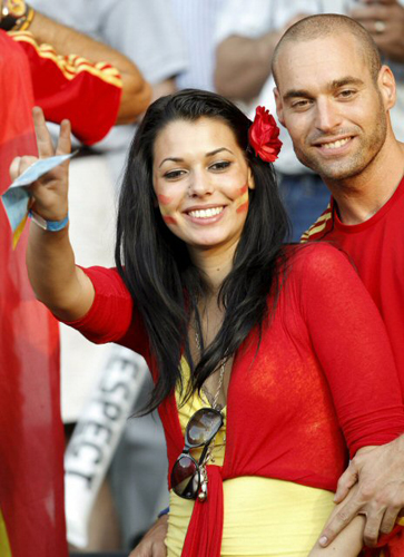30일(한국시간) 오스트리아 빈 에른스트하펠슈타디온에서 열린 2008 유럽축구선수권대회 스페인 팬 연인. 