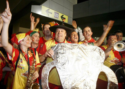 30일(한국시간) 오스트리아 빈 에른스트하펠슈타디온에서 열린 2008 유럽축구선수권대회 우승을 기뻐하는 스페인 팬들. 
