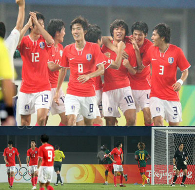 7일 중국 친황다오 올림픽스포츠센터 스타디움에서 열린 2008 베이징올림픽 남자 축구 D조 예선, 대한민국-카메룬 경기에서 한국 박주영이 선제골을 넣은 후 팀 동료들과 함께 기뻐하고 있다.(사진 위)<br>한국 선수들이 카메룬에 동점골을 허용한 후 허탈해 하고 있다. 