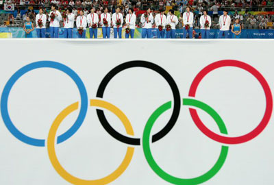 2008베이징올림픽 폐막을 하루앞둔 23일 베이징 국가실내체육관에서 열린 여자핸드볼 시상식에서 동메달을 차지한 한국대표팀이 시상대에서 이야기를 나누며 기뻐하고 있다. 
