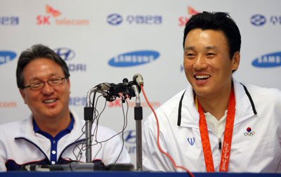 베이징 올림픽 야구대표팀의 이승엽이 24일 오전 베이징 프라임호텔 '코리아하우스'에서 기자회견을 갖고 있다. 