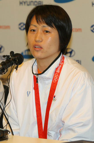 베이징 올림픽 여자 핸드볼 대표팀 오성옥이 24일 오전 베이징 프라임호텔 '코리아하우스'에서 기자회견을 갖고 있다. 