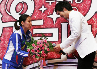 28일 오후 목동에서 베이징 올림픽 배드민턴 은메달리스트 이경원 선수가 탤런트 이진욱과의 만나고 있다. 