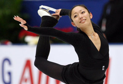  김연아의 라이벌 안도 미키(일본)가 2008-2009 국제빙상경기연맹(ISU) 시니어 피겨스케이팅 그랑프리 3차 대회 '컵 오브 차이나' 출전을 앞두고 5일 오후 중국 베이징 수도체육관에서 가진 첫 공식훈련에서 멋진 스파이럴 연기를 펼치고 있다. 