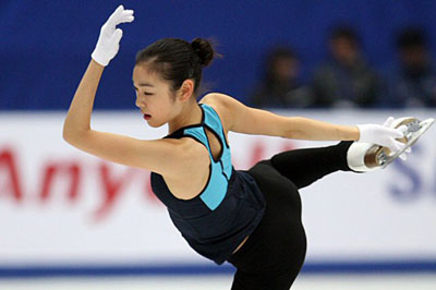 우아한 '피겨 퀸' 김연아 (베이징=연합뉴스) 김주성 기자 = '피겨 퀸' 김연아가 2008-2009 국제빙상경기연맹(ISU) 시니어 피겨스케이팅 그랑프리 3차 대회 '컵 오브 차이나' 출전을 앞두고 5일 오후 베이징 수도체육관에서 가진 공식연습에서 프리 스케이팅 연기를 가다듬고 있다. 