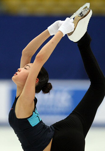   '피겨 퀸' 김연아가 2008-2009 국제빙상경기연맹(ISU) 시니어 피겨스케이팅 그랑프리 3차 대회 '컵 오브 차이나' 출전을 앞두고 5일 오후 베이징 수도체육관에서 가진 공식연습에서 멋진 스핀 연기를 펼치고 있다. 