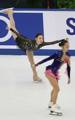 '피겨 퀸' 김연아가 6일 오후 2008-2009 국제빙상경기연맹(ISU) 시니어 피겨스케이팅 그랑프리 3차 대회 '컵 오브 차이나'가 열리는 베이징 수도체육관에서 라이벌인 안도 미키(일본) 등과 쇼트프로그램 최종 연습을 하고 있다. 