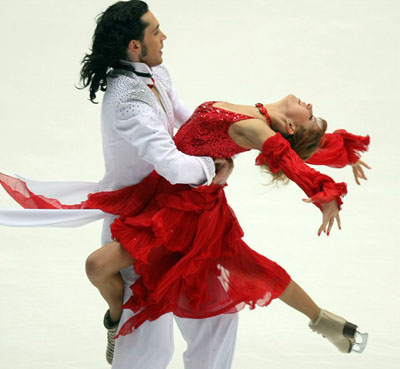  6일 오후 중국 베이징 수도체육관에서 열린 2008-2009 국제빙상경기연맹(ISU) 시니어 피겨스케이팅 그랑프리 3차 대회 '컵 오브 차이나' 아이스댄싱 컴펄서리댄스에서 러시아의 야나 초클로바-세르게이 노비츠키가 환상적인 연기를 펼치고 있다. 