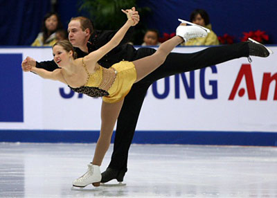   6일 오후 중국 베이징 수도체육관에서 열린 2008-2009 국제빙상경기연맹(ISU) 시니어 피겨스케이팅 그랑프리 3차 대회 '컵 오브 차이나' 페어 쇼트프로그램 경기에서 밀리 브라우더-존 마타톨이 환상적인 연기를 펼치고 있다. 