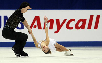   6일 오후 중국 베이징 수도체육관에서 열린 2008-2009 국제빙상경기연맹(ISU) 시니어 피겨스케이팅 그랑프리 3차 대회 '컵 오브 차이나' 페어 쇼트프로그램 경기에서 장단-장하오가 환상의 연기를 펼치고 있다. 