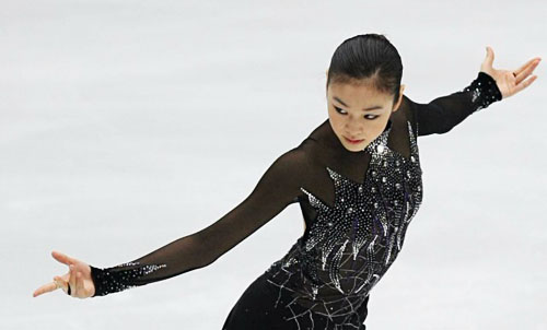  '피겨 퀸' 김연아가 6일 오후 중국 베이징 수도체육관에서 열린 2008-2009 국제빙상경기연맹(ISU) 시니어 피겨스케이팅 그랑프리 3차 대회 '컵 오브 차이나' 여자 싱글 쇼트프로그램에서 강렬한 눈빛으로 연기를 시작하고 있다. 