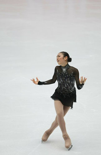   '피겨 퀸' 김연아가 6일 오후 중국 베이징 수도체육관에서 열린 2008-2009 국제빙상경기연맹(ISU) 시니어 피겨스케이팅 그랑프리 3차 대회 '컵 오브 차이나' 여자 싱글 쇼트프로그램에서 우아한 연기를 펼치고 있다. 