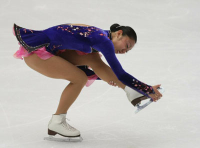  김연아의 라이벌 안도 미키(일본)가 6일 오후 중국 베이징 수도체육관에서 열린 2008-2009 국제빙상경기연맹(ISU) 시니어 피겨스케이팅 그랑프리 3차 대회 '컵 오브 차이나' 여자 싱글 쇼트프로그램에서 스핀 연기를 하고 있다. 