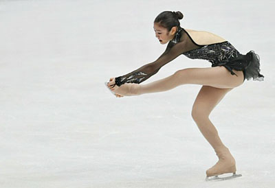   '피겨 퀸' 김연아가 6일 오후 중국 베이징 수도체육관에서 열린 2008-2009 국제빙상경기연맹(ISU) 시니어 피겨스케이팅 그랑프리 3차 대회 '컵 오브 차이나' 여자 싱글 쇼트프로그램에서 환상적인 스핀 연기를 펼치고 있다. 