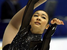 김연아 ‘석연찮은 감점’ 딛고 1위 