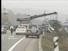 짙은 안개 속 교통사고 잇따라 