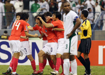 20일(한국시간) 사우디아라비아 리야드의 킹파드 스타디움에서 열린 2010 남아프리카공화국 월드컵 아시아지역 최종예선 3차전 대한민국-사우디아라비아 경기에서 한국 박주영이 팀의 두번째 골을 넣은 후 환호하고 있다. 