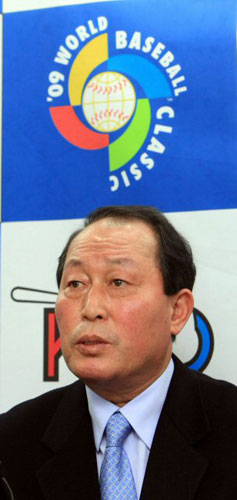26일 서울 강남구 도곡동 야구회관에서 김인식 감독이 WBC대표팀 명단을 발표하고 기자회견을 하고 있다. 