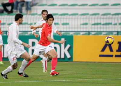 1일 두바이 알-막툼 경기장에서 열린 한국축구대표팀대 시리아와 평가전에서 이근호가 시리아 골대를 향해 질주하고 있다. 