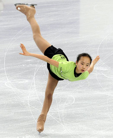2009 국제빙상경기연맹(ISU) 4대륙 피겨선수권대회에 참가한 김현정이 3일 오전 밴쿠버 퍼시픽 콜리세움에서 열린 공식연습에서 가볍게 몸을 풀고 있다. 