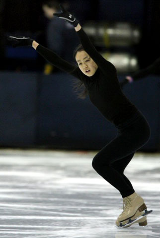 2009 국제빙상경기연맹(ISU) 4대륙 피겨선수권대회에 참가한 아사다 마오가 3일 오전 밴쿠버 버나비 연습링크에서 가볍게 몸을 풀고 있다. 