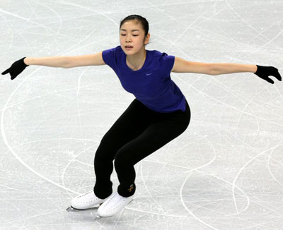 2009 국제빙상경기연맹(ISU) 4대륙 피겨선수권대회에 참가한 '피겨퀸' 김연아가 3일 오전 밴쿠버 퍼시픽 콜리세움에서 열린 공식연습에서 가볍게 몸을 풀고 있다. 