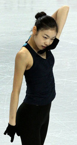 4일 오전 캐나다 밴쿠버 퍼시픽 콜리세움에서 열린 2009 국제빙상경기연맹(ISU) 4대륙 피겨선수권대회 공식 연습, 김연아가 연기를 펼치고 있다. 