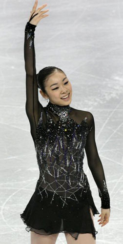 5일 오후 밴쿠버 퍼시픽 콜리시움에서 열린 2009 국제빙상경기연맹(ISU) 4대륙 피겨선수권대회에서 '피겨 퀸' 김연아가 싱글 쇼트프로그램을 마친 뒤 인사를 하고 있다. 