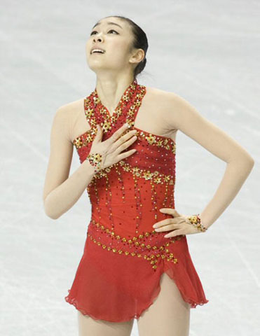 7일 캐나다 밴쿠버 퍼시픽 콜리시움에서 열린 2009 국제빙상경기연맹(ISU) 4대륙 피겨선수권대회 여자 싱글에서 김연아가 연기를 마친 후 숨을 고르고 있다. 