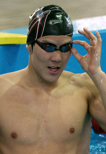 베이징올림픽 수영 자유형 남자 400ｍ 금메달리스트 박태환이 미국 전지훈련을 마치고 16일 오후 태릉선수촌에서 수영 훈련을 재개, 가볍게 몸을 풀고 있다. 
