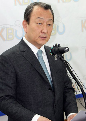 KBO 유영구 신임 총재가 26일 도곡동 야구회관에서 취임식에서 연설을 하고 있다. 