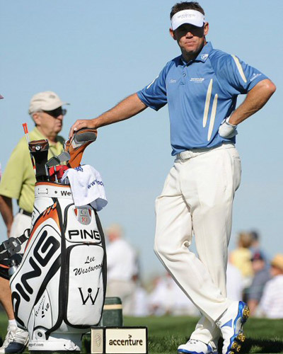 27일(한국시간) 미국 애리조나주 마라나의 리츠칼튼 골프장(파72.7천833야드)에서 열린 PGA 투어 WGC 악센추어 매치플레이 챔피언십 32강에서 리 웨스트우드가 3번 그린에서 그의 티샷 차례를 기다리고 있다. 