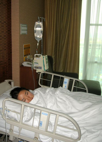 26일 태국에서 개막된 혼다LPGA타일랜드 1라운드를 마친 박희영(22.하나금융)이 복통과 구토, 두통 등의 증세로 응급차에 실려 인근 병원으로 이송돼 치료를 받고 있다. 6시간 동안 치료를 받은 박희영은 급성 장염이라는 진단을 받았다. 