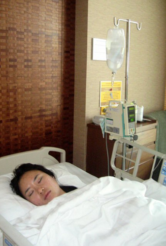 26일 태국에서 개막된 혼다LPGA타일랜드 1라운드를 마친 박희영(22.하나금융)이 복통과 구토, 두통 등의 증세로 응급차에 실려 인근 병원으로 이송돼 치료를 받고 있다. 6시간 동안 치료를 받은 박희영은 급성 장염이라는 진단을 받았다. 
