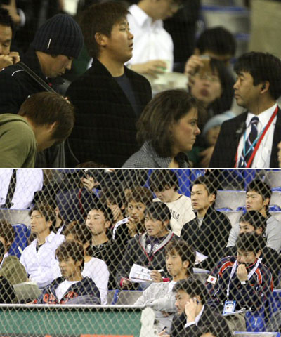 3일 오후 일본 도쿄돔에서 열린 WBC 대한민국 야구 대표팀과 일본 프로야구 요미우리 자이언츠의 연습경기, 일본 야구 간판 투수 마쓰자카 다이스케(사진 위) 등 일본 대표팀 선수들이 주의깊게 관전하고 있다. 