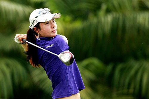 8일 싱가포르 타나메라 골프장에서 열린 미국여자프로골프(LPGA) 투어 HSBC 위민스 챔피언스 최종라운드 9번홀에서 박희영이 두번째 샷을 날리고 있다. 