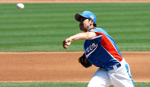 13일(한국시간) 미국 애리조나주 글렌데이 카멜백 랜치 스타디움에서 열린 WBC 대표팀과 메이저리그 LA 다저스의 연습경기에서 선발투수로 나온 장원삼이 역투를 하고 있다. 