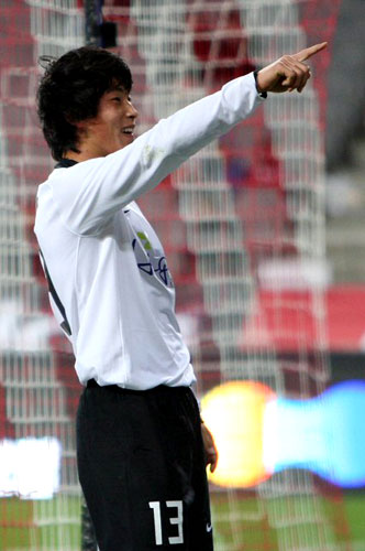 14일 오후 서울 상암동 월드컵경기장에서 열린 2009 K-리그 FC 서울과 강원 FC 경기에서 강원 윤준하가 골을 넣은 뒤 기뻐하고 있다. 