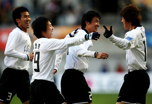  14일 오후 서울 상암동 월드컵경기장에서 열린 2009 K-리그 FC 서울과 강원 FC 경기에서 강원 김진일이 첫 골을 넣은 뒤 기뻐하고 있다. 