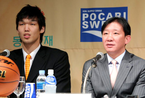 2008-2009 동부프로미 프로농구 플레이오프 미디어데이가 열린 25일 서울 중구 프라자호텔에서 전주 KCC 허재 감독이 각오를 밝히고 있다. 