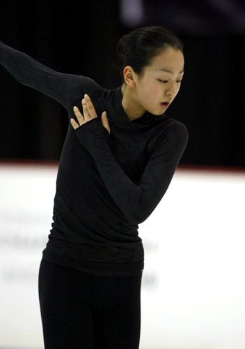 LA에서의 한일전 2탄이 시작됐다. 27일 오전(한국시간) 미국 로스앤젤레스 컨벤션센터에서 열린 국제빙상경기연맹 2009 세계선수권대회 공식연습에서 일본의 아사다 마오가 프리스케이팅에서 선보일 동작들을 훈련하고 있다. 