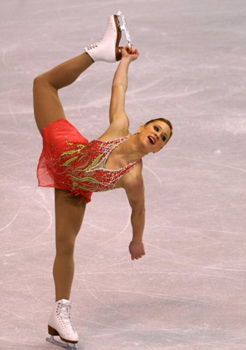 28일 오전(한국시간) 미국 로스앤젤레스 스테이플센터에서 열린 국제빙상경기연맹 2009 세계선수권대회 여자싱글 쇼트프로그램에서 캐나다 조아니 로셰트가 아름다운 연기를 하고 있다. 로셰트는 67.90 점으로 김연아에 이어 2위를 기록했다. 
