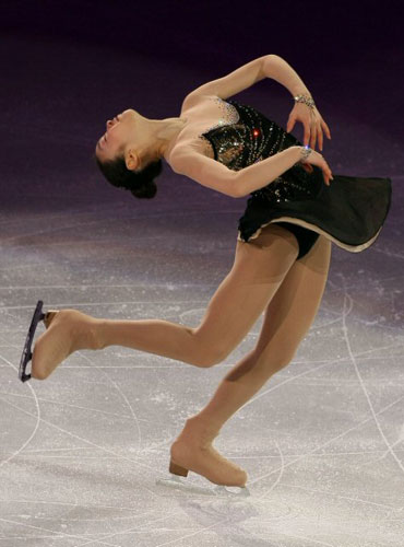 30일 오전(한국시간) 미국 로스앤젤레스 스테이플스센터에서 열린 국제빙상경기연맹(ISU) 2009 피겨 세계선수권 갈라쇼에서 여자 싱글 우승자 김연아가 혼신을 다해 연기를 펼치고 있다. 
