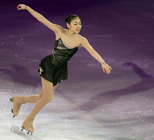 30일 오전(한국시간) 미국 로스앤젤레스 스테이플스센터에서 열린 국제빙상경기연맹(ISU) 2009 피겨 세계선수권 갈라쇼에서 여자 싱글 우승자 김연아가 환상적인 연기를 펼치고 있다. 